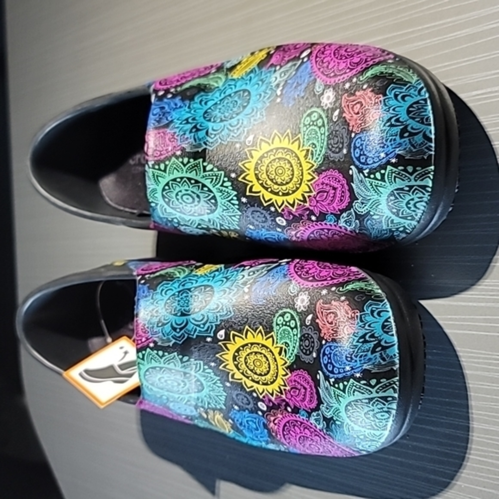 CROCS Neria Pro Slip Resistant Work Shoe Paisley & Floral Rainbow Print Women 7